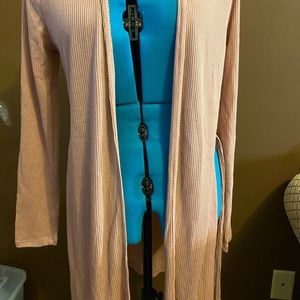 Pink cardigan with slits on the side